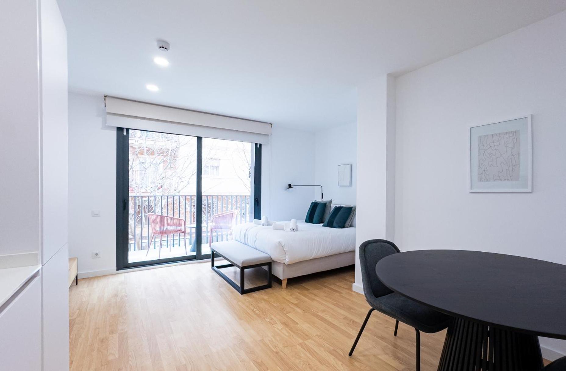 Stay U-Nique Apartments Albeniz Bcn L’Hospitalet de Llobregat Exterior foto